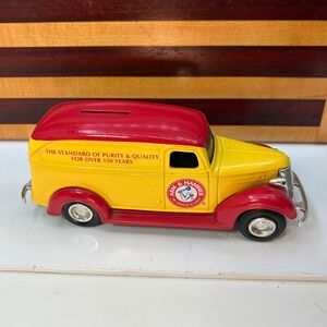 ERTL Diecast Bank 1938 Chevy Panel Truck Arm & Hammer